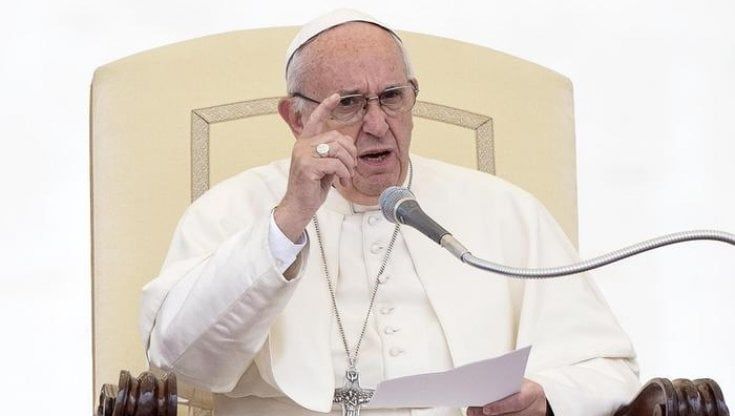 Il Papa: “Rischio escalation nucleare violato il diritto internazionale” 
