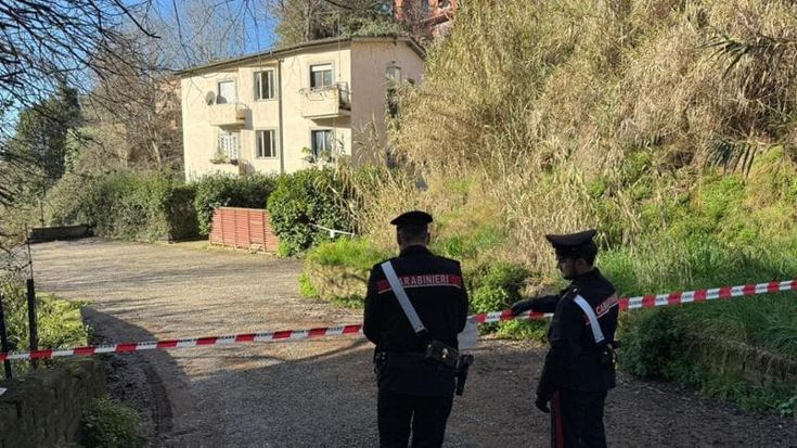 Formello, costone crolla su palazzina: muore un uomo. “Colpa delle piogge, la zona era interdetta”