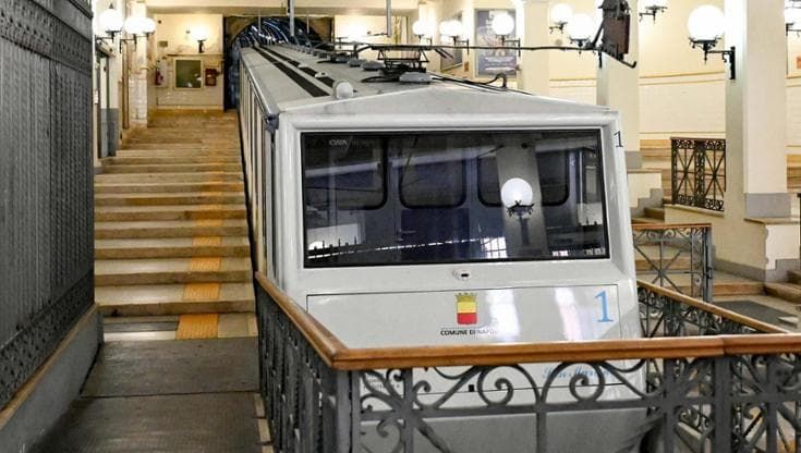 Napoli, la funicolare centrale chiusa due giorni