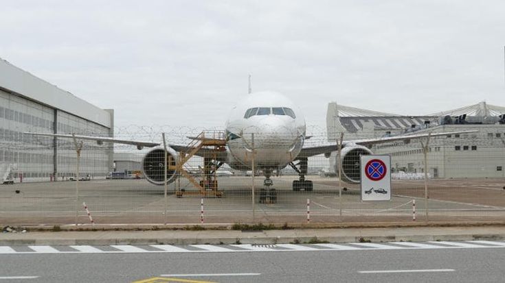 I sindacati: “Ita assuma i 2059 dipendenti che Alitalia licenzia a Natale”