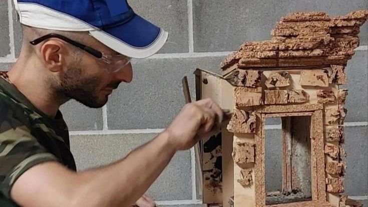 Lorenzo Moffa, l’operaio metalmeccanico con la passione per i presepi: "Li realizzo fin da bambino"