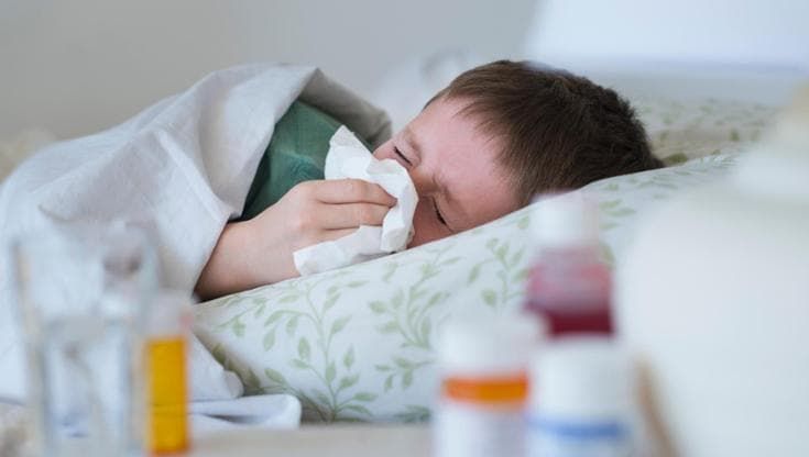 Influenza, un milione di casi in una settimana. Boom di infezioni tra i bambini