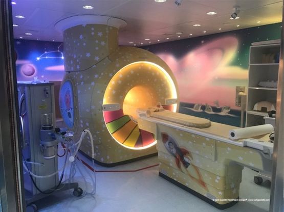 Bari, l'ospedale pediatrico si colora di gioia con i murales della disegnatrice Disney