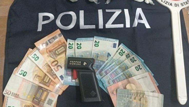Bologna, gli agenti si fingono runner al parco per scovare lo spacciatore 