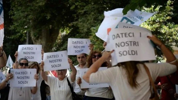 Stipendi, il 90% dei dipendenti privati non arriva a 35mila euro lordi. Così l'inflazione fa più male