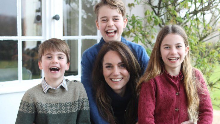Kate e la foto manipolata: i metadati restituiscono le informazioni, da chi l'ha scattata al quando è stata ritoccata
