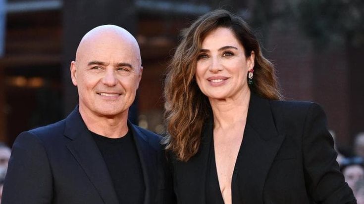 Luca Zingaretti: “Per scovare storie io e Luisa leggiamo a letto”