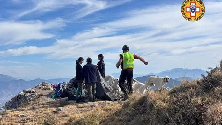 Tre escursioniste accerchiate sul Faito da cani a guardia di un gregge, salvate dal soccorso alpino