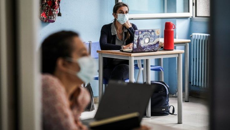 Test salivari a campione su 110mila alunni al mese: "Li faranno i genitori"