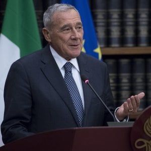 Grasso: "Ridare speranza a Paese stanco e deluso". Bersani lancia la candidatura