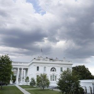 Segnali di rafforzamento da Pil Usa e fiducia Ue. Borse giù con il Nasdaq