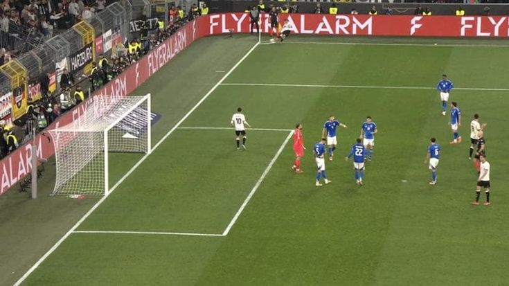 Donnarumma, che figuraccia: va a protestare con l’arbitro e Musiala segna a porta vuota