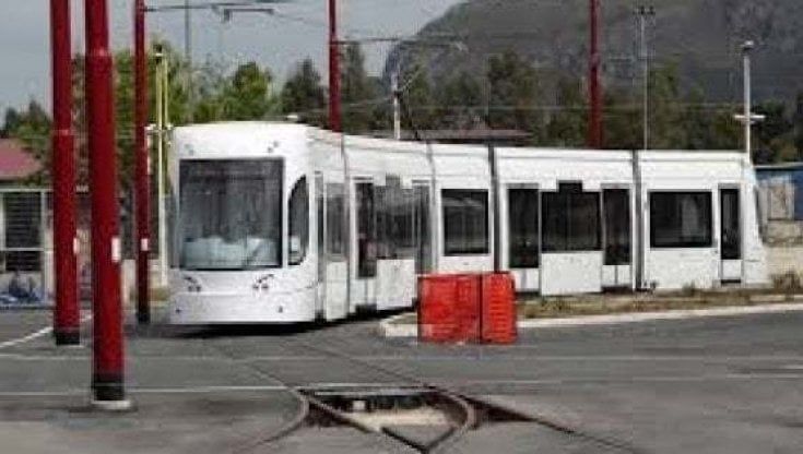 Palermo, scooter contro tram: due ragazzi feriti gravemente