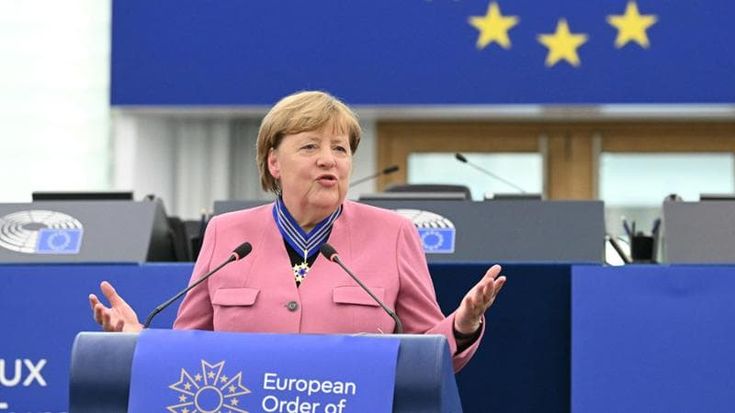 “Merkel o Draghi per trattare la pace in Ucraina”. Ma l’Ue rimane divisa su Mosca