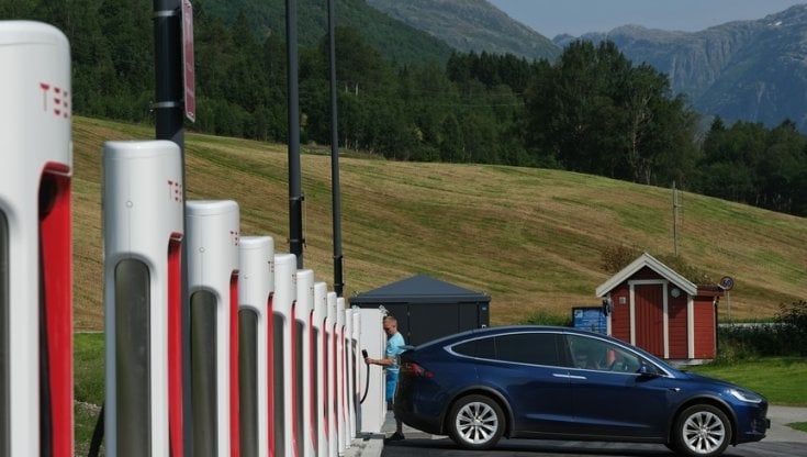 La scossa che viene dalla Norvegia: elettriche il 75% delle auto vendute 