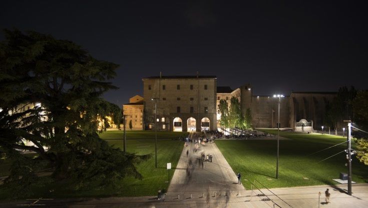 "Proiettiamo sui muri la storia delle pietre d'inciampo"