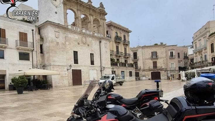 Elicottero e cani antidroga, a Bari controlli dei carabinieri nel borgo antico