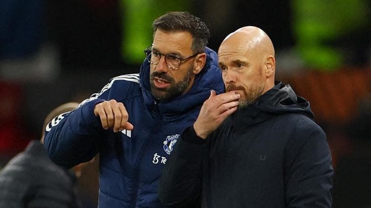 Il Manchester United esonera ten Hag, squadra a Van Nistelrooy