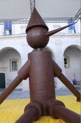 Modica: Pinocchio è di cioccolato ed è alto 5 metri