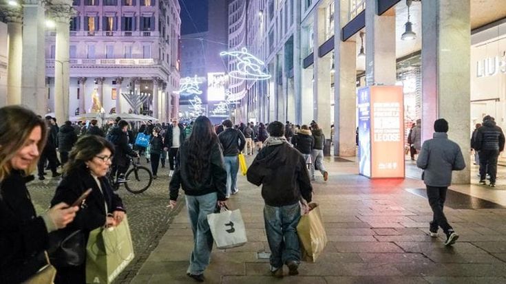 Regali di Natale riciclati, il trend non si ferma: 3 italiani su 10 li rivendono online