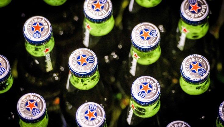 Heineken in rosso per le chiusure di pub e ristoranti: taglierà 8 mila posti