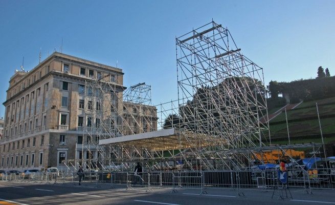 Cinquestelle ripartono da Genova per Grillo un palco come il Papa 