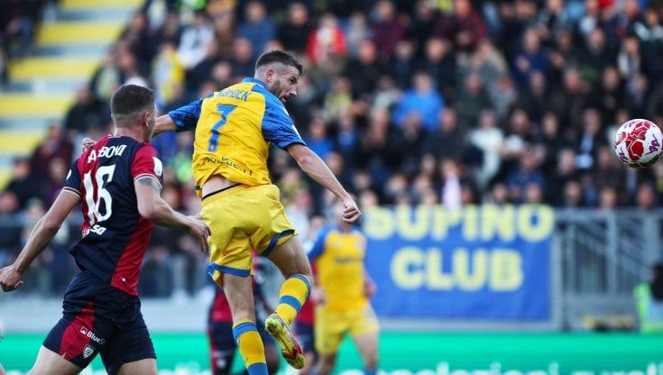 Serie B: Frosinone raggiunto al 97' dal Cagliari, frena anche la Reggina. Vince il Brescia, cade il Genoa