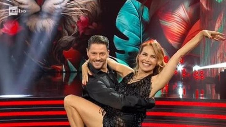 Barbara D’Urso a ‘Ballando con le stelle’. Lacrime e trash sulla rottura con Mediaset