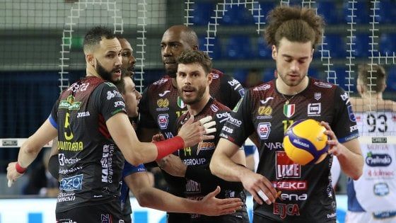 Volley, giocatori e tecnici contro il taglio degli stipendi: "Sacrifici solo a carico nostro"
