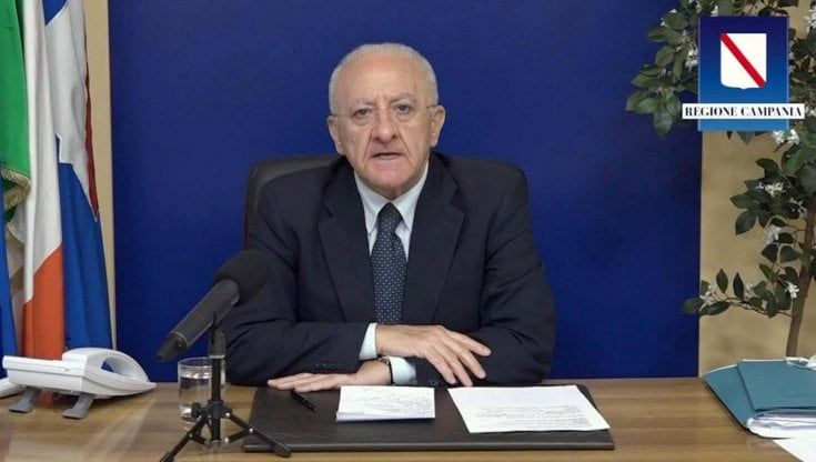 Lavoro, De Luca torna alla carica sul reddito di cittadinanza: "Mancano stagionali, toglierlo a chi rifiuta offerte"