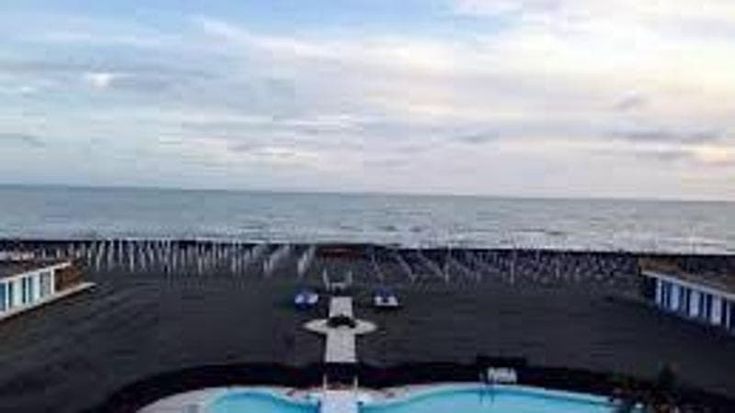 Fuorilegge ma incassavano gli abbonamenti: 4 stabilimenti Vip di Ostia sotto sequestro