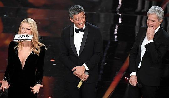 Sanremo 2018, il festival di Fiorello. Baglioni fa la spalla, successo di Hunziker e Favino