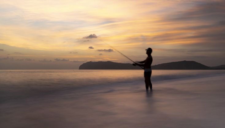 Il pescatore al tramonto che racconta la bellezza del Cilento