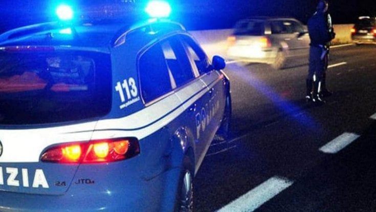 Poliziotto si uccide in auto con la pistola di servizio, aveva 32 anni