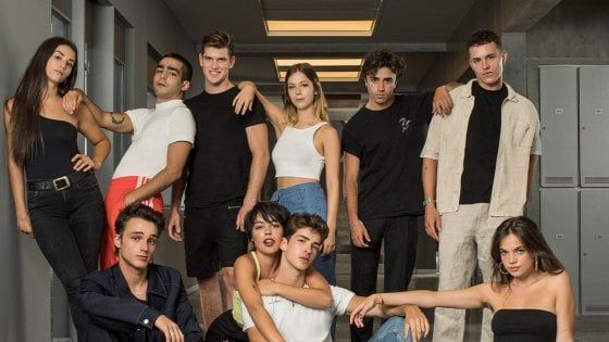Élite, per la quarta stagione un nuovo cast. Ma i fan non sono contenti