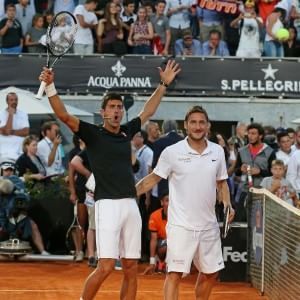 Tennis, Internazionali: tra gag e battute, Totti e Djokovic doppio per beneficenza