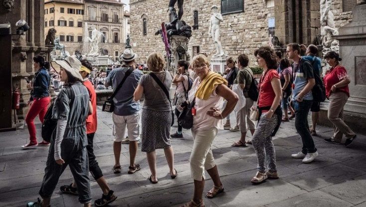 Boom turismo, a Firenze stop paninoteche: vincolate le licenze dei negozi storici