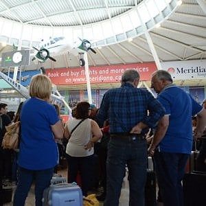 Vertenza Meridiana: ancora voli cancellati, compagnia pensa a esposto contro assenze