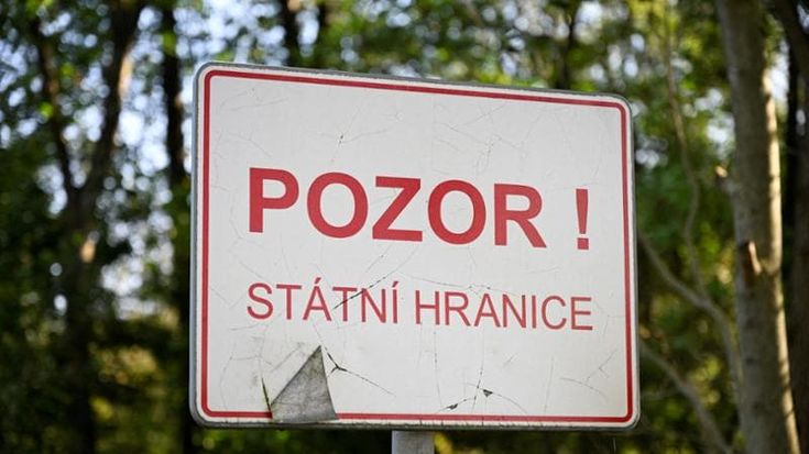 Slovacchia, controlli alla frontiera da tre Paesi: il nodo immigrazione e il sospetto della mano di Orbán