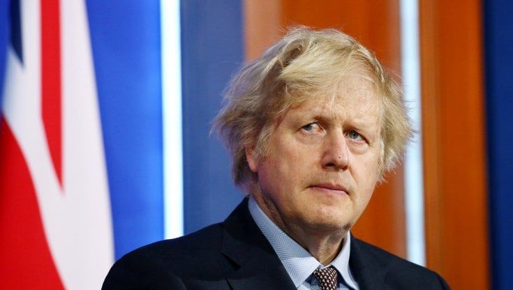 Gb, i ribelli del passaporto vaccinale sfidano Johnson (ma i sondaggi sono con lui)