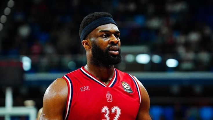 Basket, a Istanbul non bastano cuore e carattere: Armani battuta dal Fenerbahce