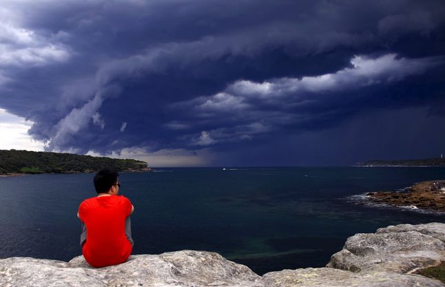 Sydney, tempesta di grandine e fulmini si abbatte sulla città