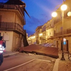 Potenza, vento forte: crolla tetto a Palazzo San Gervasio 