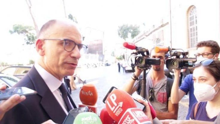 Crisi di governo, l'ultimo appello di Letta: “Riportare a bordo i 5S basta anche una parte”
