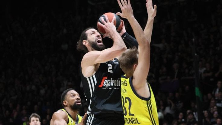 Virtus, beffa atroce. Il Fenerbahce la spunta all’Unipol Arena
