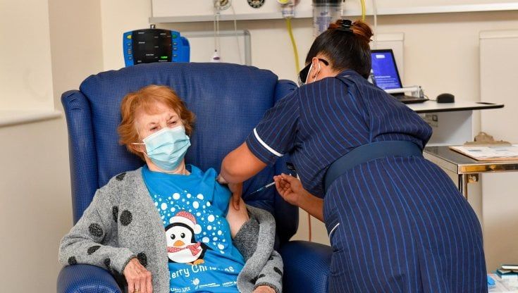 Coronavirus, due reazioni allergiche tra i primi vaccinati in Gran Bretagna