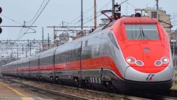 Treni alta velocità e regionali in ritardo tra Firenze e Roma. Alstom: "Bug informatico riparato: graduale ripresa della circolazione"