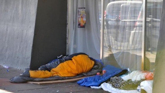 Usa, New York: uccisi a sprangate quattro senzatetto nel sonno. Polizia arresta un 24enne