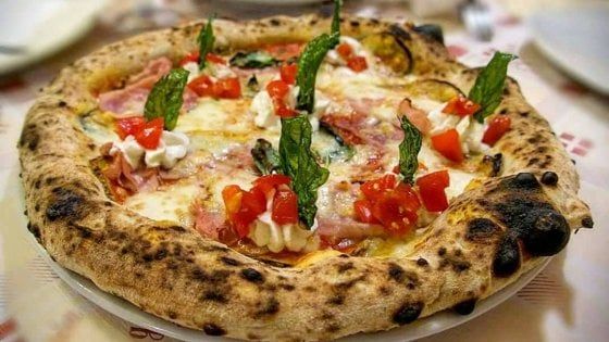 Viaggio nel mondo della pizza: ecco i 70 locali che abbiamo provato per voi