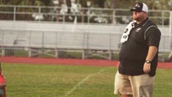 È morto il coach-eroe della strage in Florida: Aaron Feis ha fatto da scudo ai suoi ragazzi